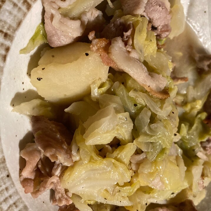新キャベツ、じゃがいも、豚肉の簡単煮込み